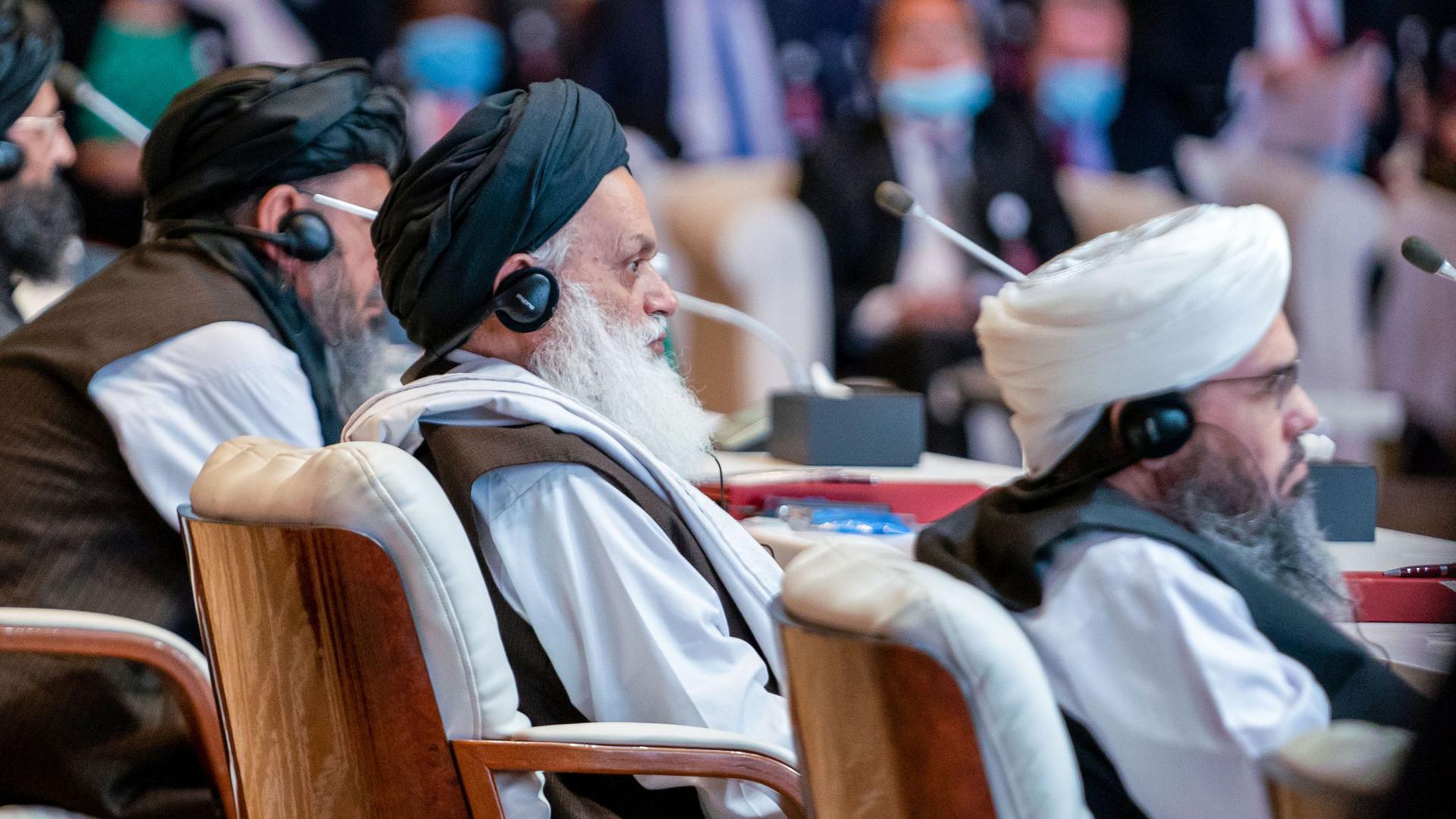 Eine Delegation der Taliban verhandelt - wie hier im September - mit der afghanischen Regierung über Frieden.