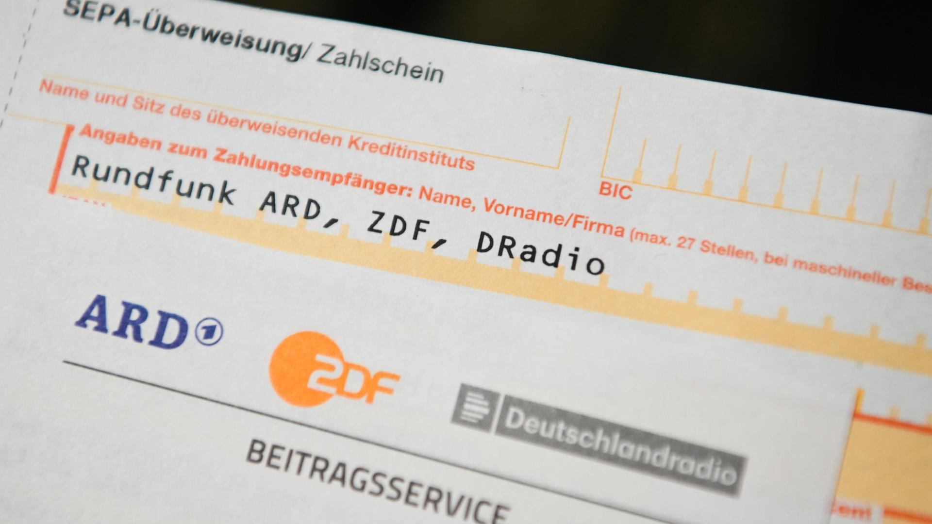 Das ZDF klagt vor dem Bundesverfassungsgericht für die Erhöhung des Rundfunkbeitrags.