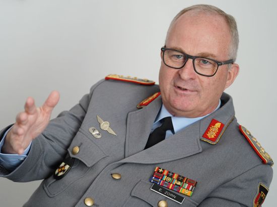 Der Generalinspekteur der Bundeswehr, Eberhard Zorn, kann den Widerstand der SPD gegen eine Drohnen-Bewaffnung nicht nachvollziehen.