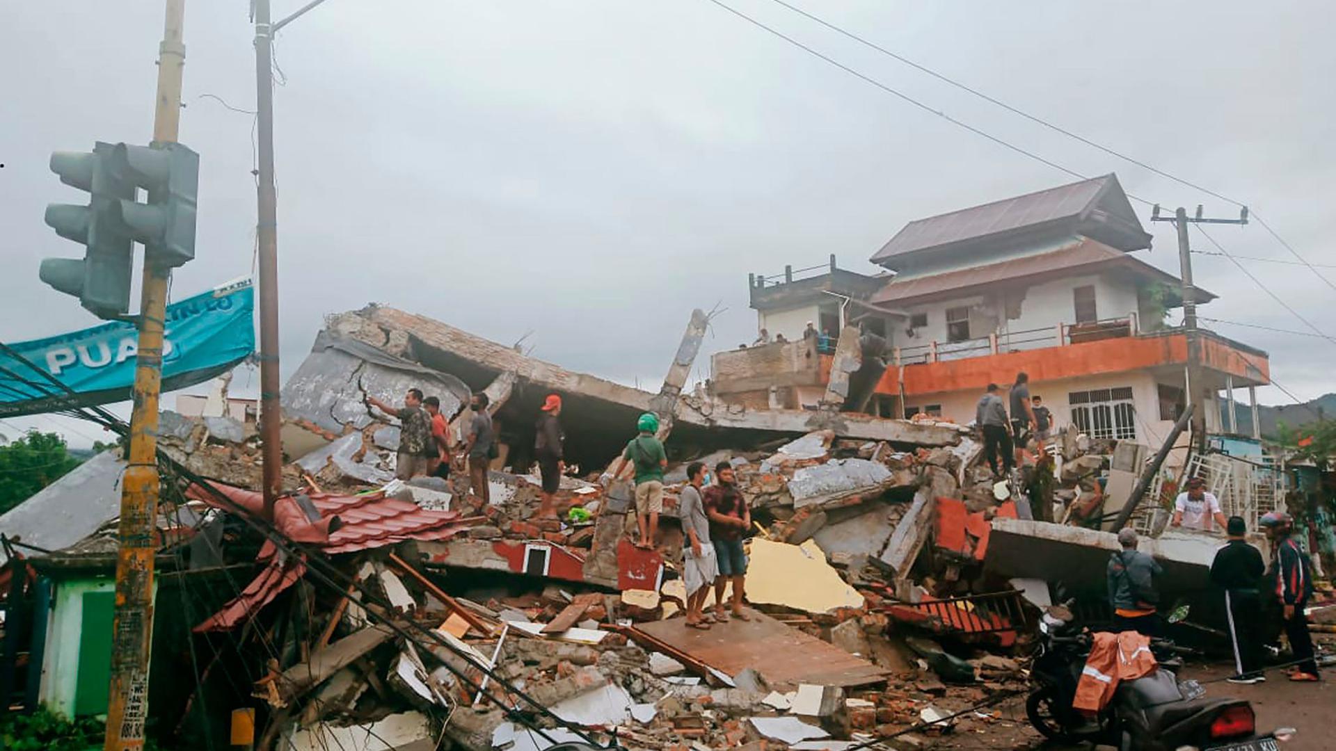 Bei dem Erdbeben wurden viele Gebäude zerstört.