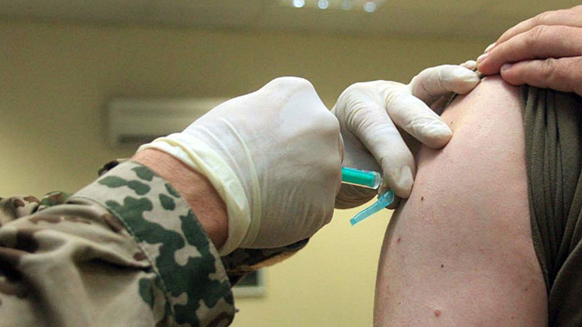 In der Bundeswehr wurde die Duldungspflicht für Impf- und Vorsorgemaßnahmen vor einigen Jahren eingeführt.