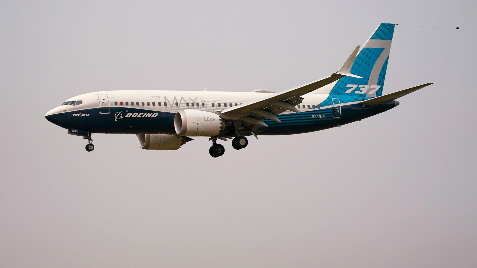 Trotz des Rekordverlusts gibt es für Boeing auch eine gute Nachricht: Der Unglücksjet 737 Max darf nach fast zwei Jahren Flugverbot wieder in Europa abheben.
