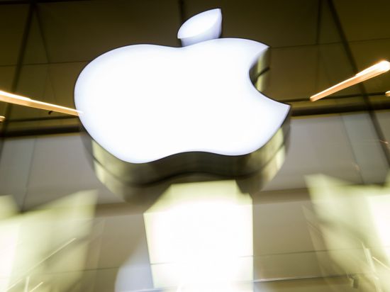 Apple überschreitet erstmals die Marke von 100 Milliarden Dollar Quartalsumsatz.
