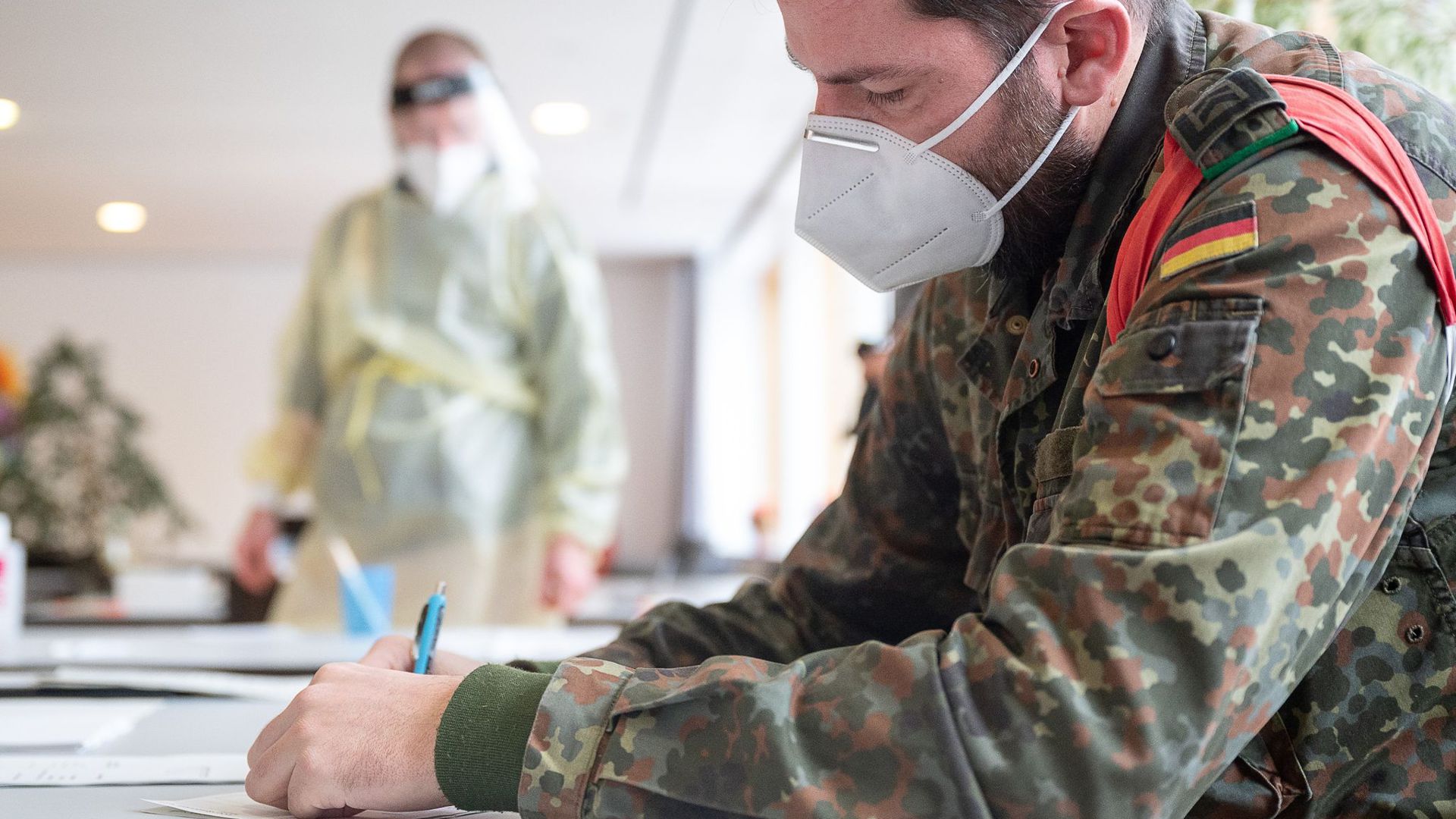 Als einen wichtigen Helfer in der Corona-Krise nehmen viele Menschen aktuell die Bundeswehr wahr.