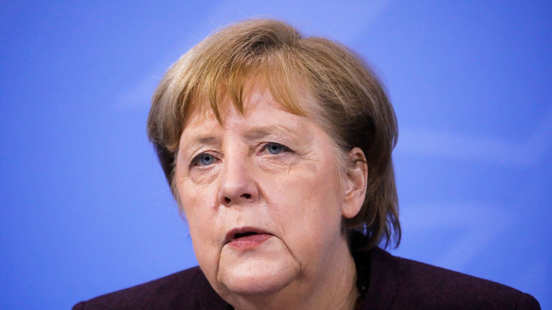 „Wir stellen uns denen, die versuchen, Deutschland zu spalten, mit aller Kraft und Entschlossenheit entgegen“: Angela Merkel.
