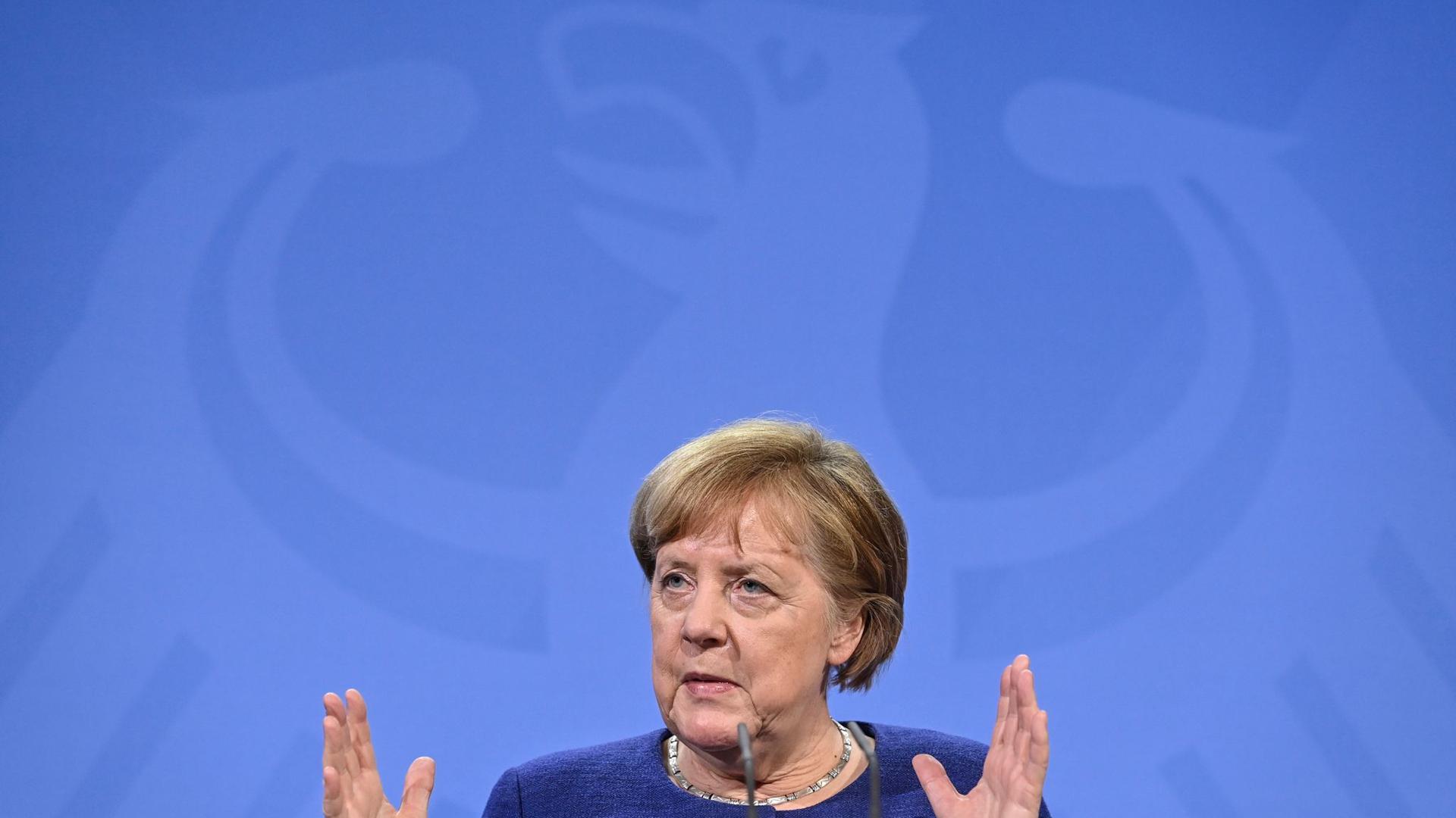 Kanzlerin Angela Merkel dämpft die Hoffnung auf schnelle Lockerungen in der Corona-Pandemie.