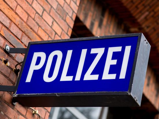 Ein 19-Jähriger, der im Gewahrsam der Polizei Delmenhorst zusammengebrochen war, ist im Krankenhaus gestorben. (Symbolbild)