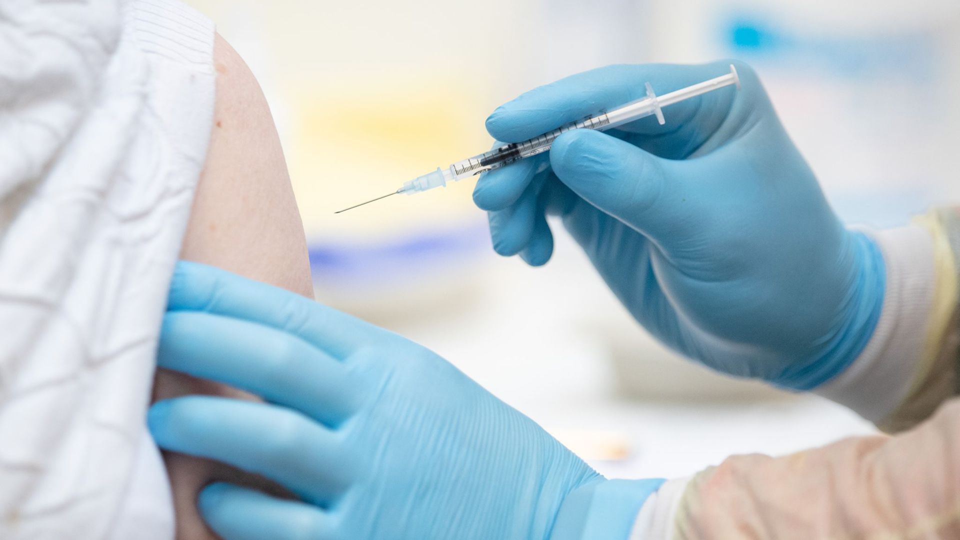 Trotz wachsenden Drucks für einen schnellen Impfstart in Deutschlands Arztpraxen dürfte sich dieser noch mehrere Wochen hinziehen.