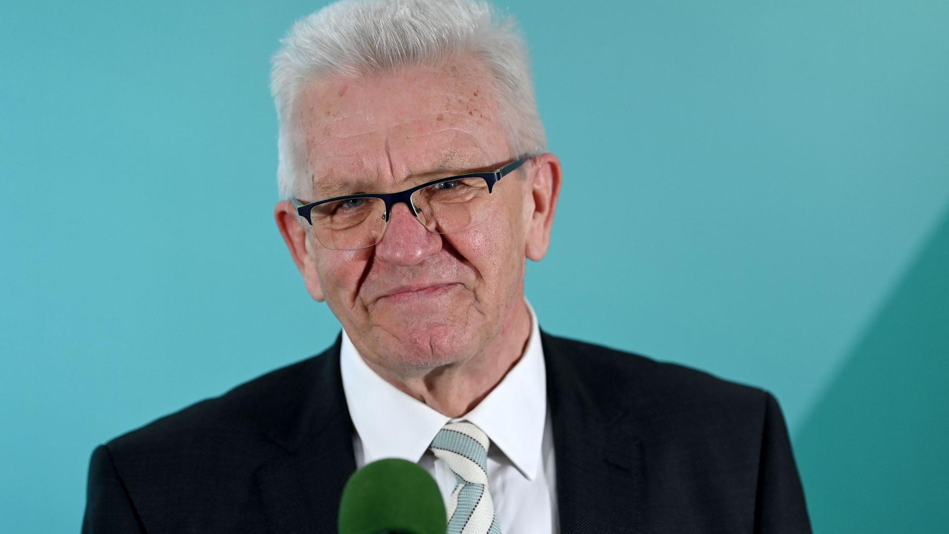Winfried Kretschmann (Bündnis 90/Die Grünen), Ministerpräsident von Baden-Württemberg und Spitzenkandidat der Grünen, äußert sich im Haus der Abgeordneten zum Ergebnis der Landtagswahlen in Baden-Württemberg.