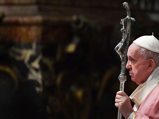 Papst Franziskus im Petersdom. Der Vatikan sieht keine Möglichkeit gleichgeschlechtliche Partnerschaften zu segnen.