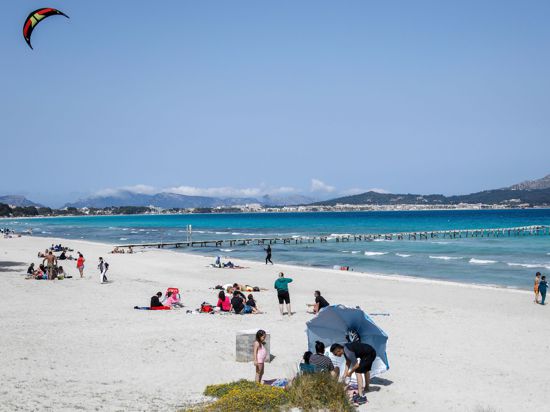 Appelle statt Verbot: Nach wie vor sind Urlaubsreisen zu Zielen wie Mallorca erlaubt - trotz bedenklicher Infektionslage.