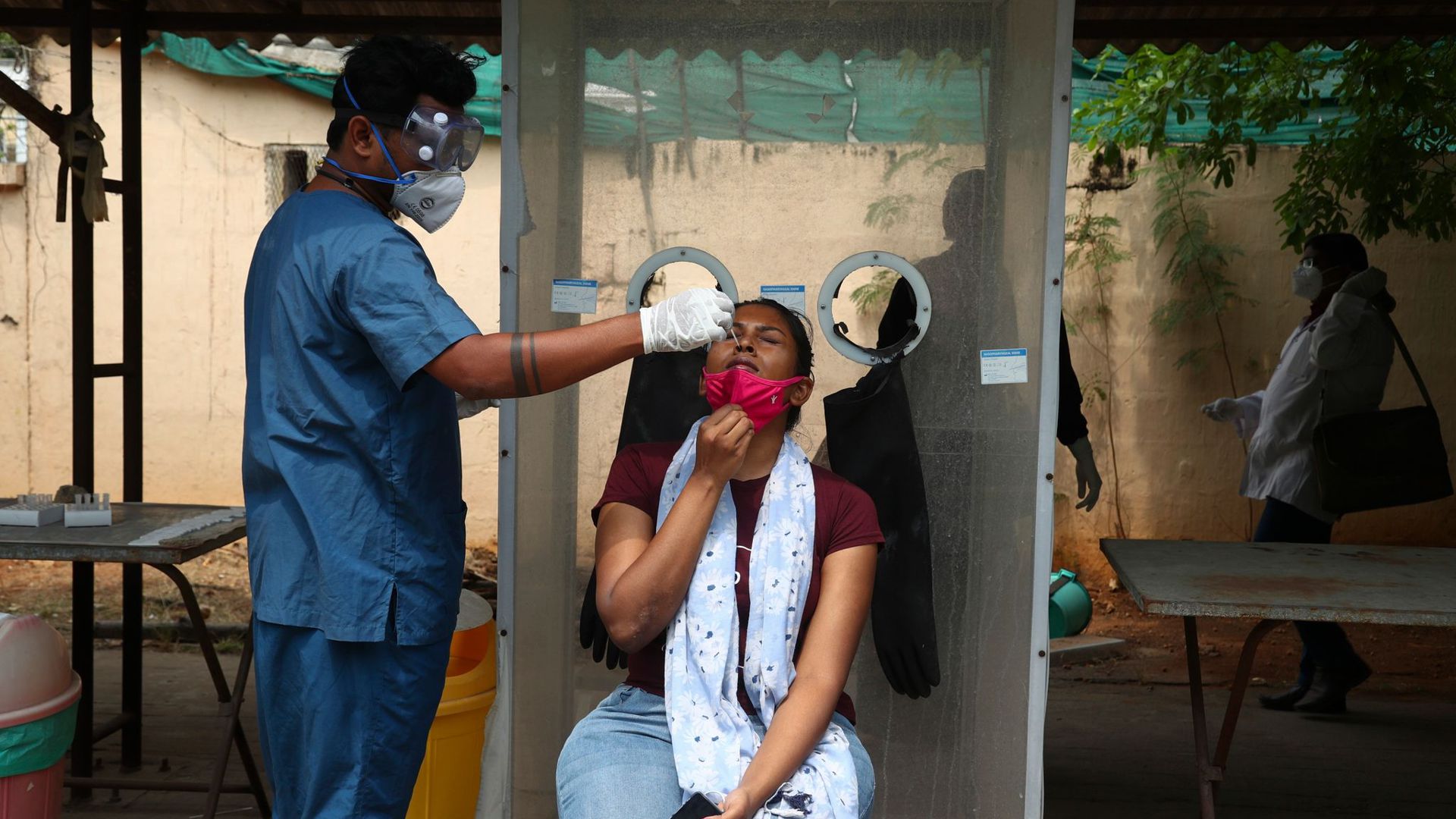 Indien meldet heute mit rund 217.000 Corona-Neuinfektionen einen neuen Höchststand.