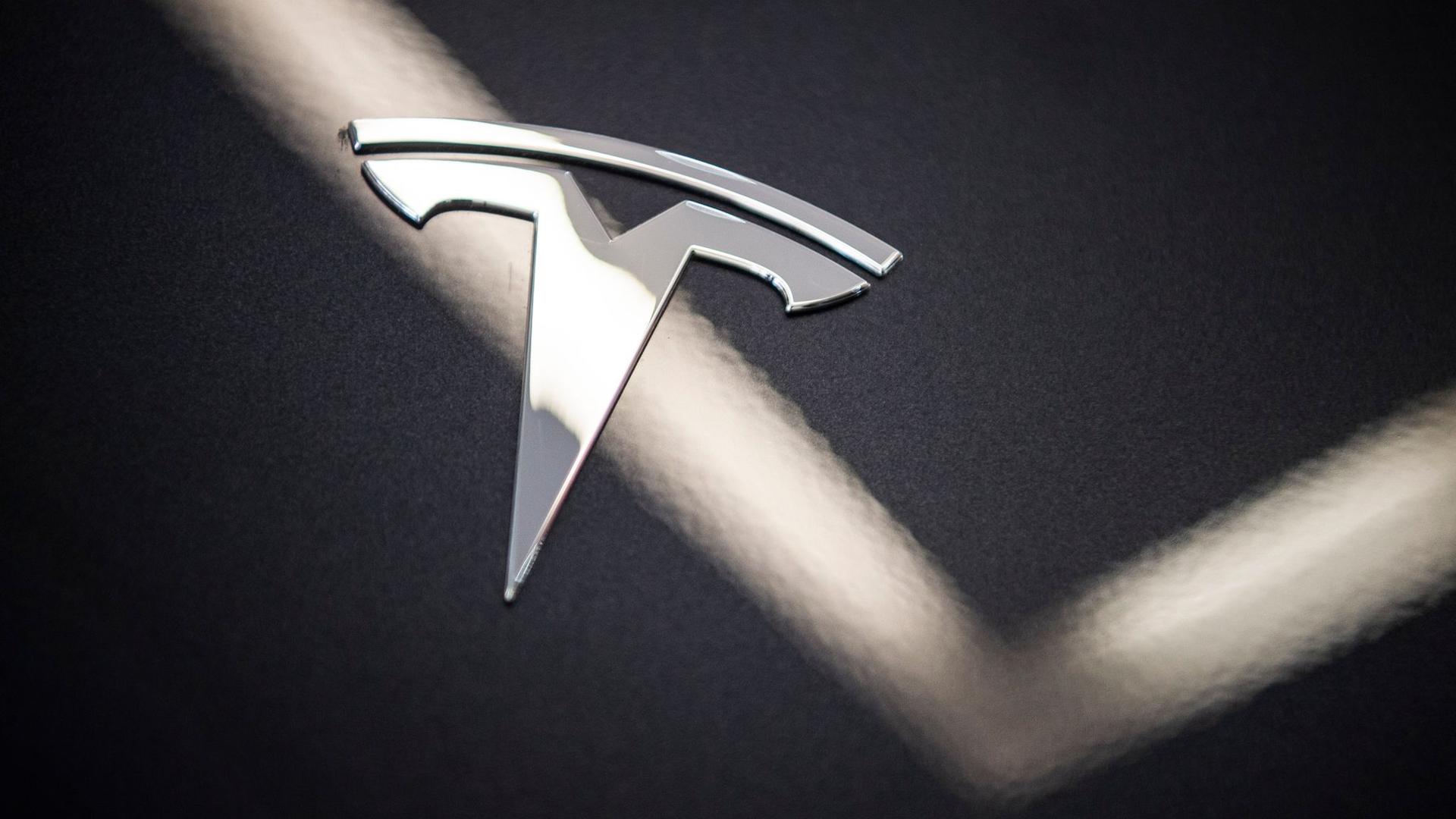 Der Elektroautohersteller Tesla verbucht zu Jahresbeginn weiter kräftiges Wachstum.