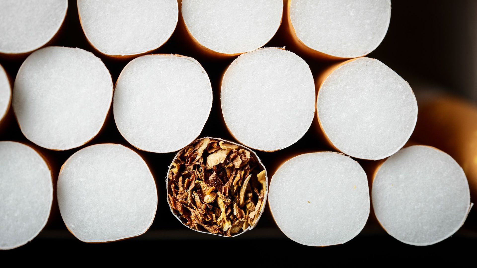 In der EU war vor rund einem Jahr ein Verkaufsverbot für Zigaretten und Drehtabak mit charakteristischen Aromen in Kraft getreten.