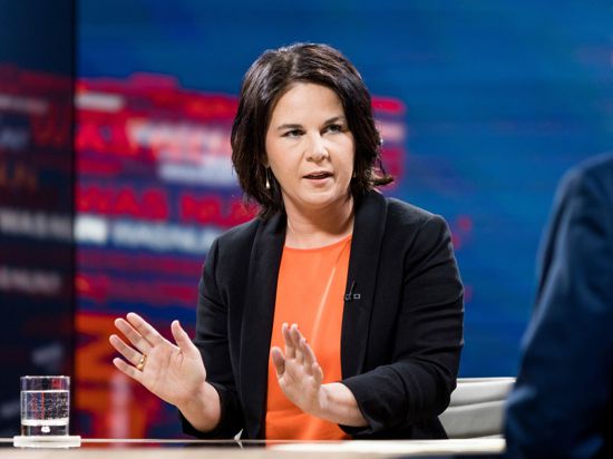 Annalena Baerbock, Kanzlerkandidatin von Bündnis 90/Die Grünen,  spricht in der ZDF-Sendung „Was nun,...?“ mit Peter Frey.