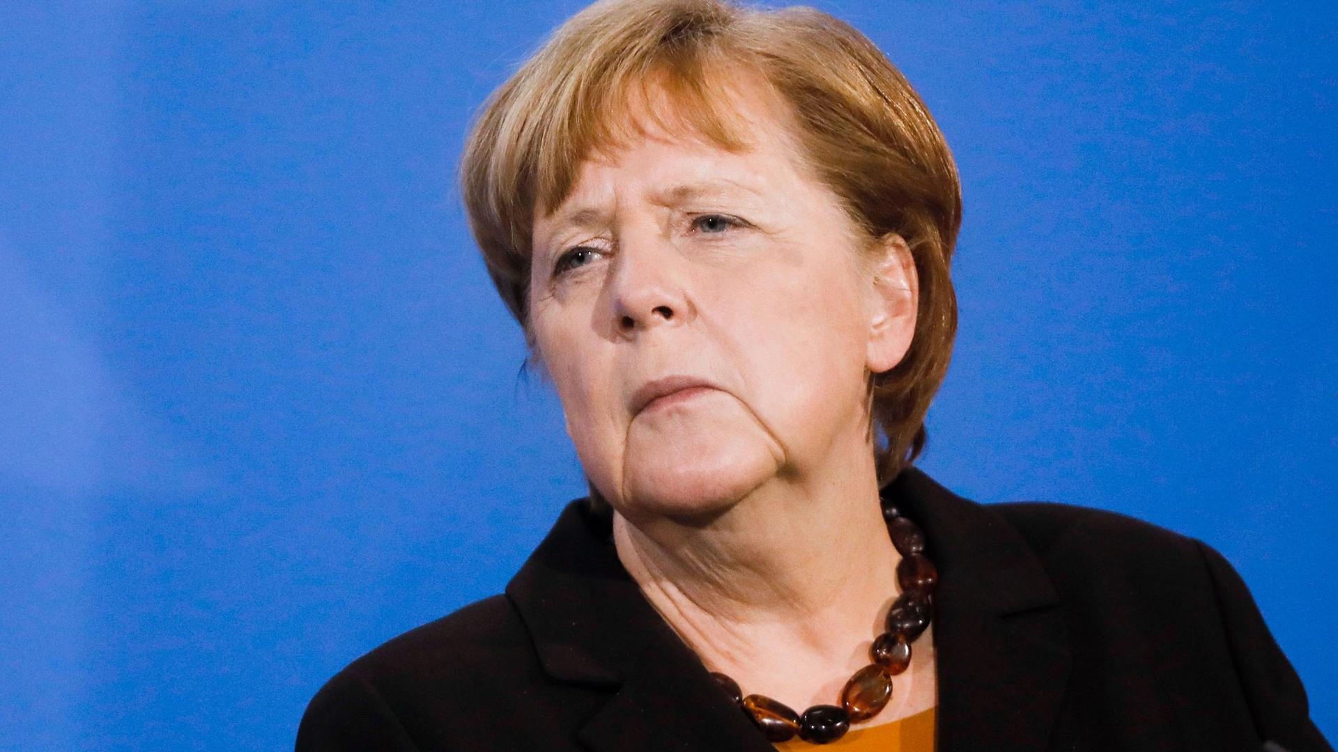 Angela Merkel hat am Samstag „unerträglichen Antisemitismus“ auf zurückliegenden Demonstrationen beklagt.