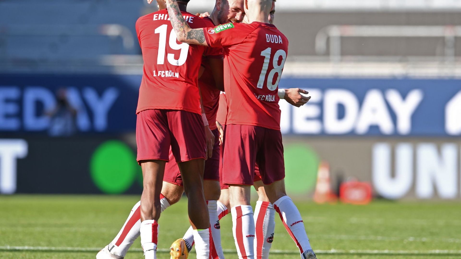 Der 1. FC Köln entschied das Relegations-Rückspiel klar für sich und bleibt in der Bundesliga.