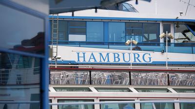 Unter Hygieneauflagen werden in Hamburg Hafenrundfahrten wieder erlaubt.