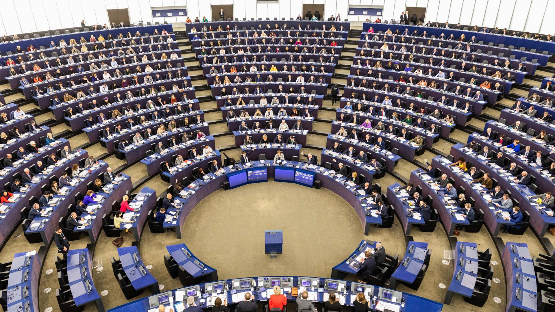 Mit dem fraktionsübergreifenden Entschließungsantrag aus dem Europaparlament soll der im Dezember 2020 vereinbarte Kompromiss zwischen den Staats- und Regierungschefs ausgehebelt werden.