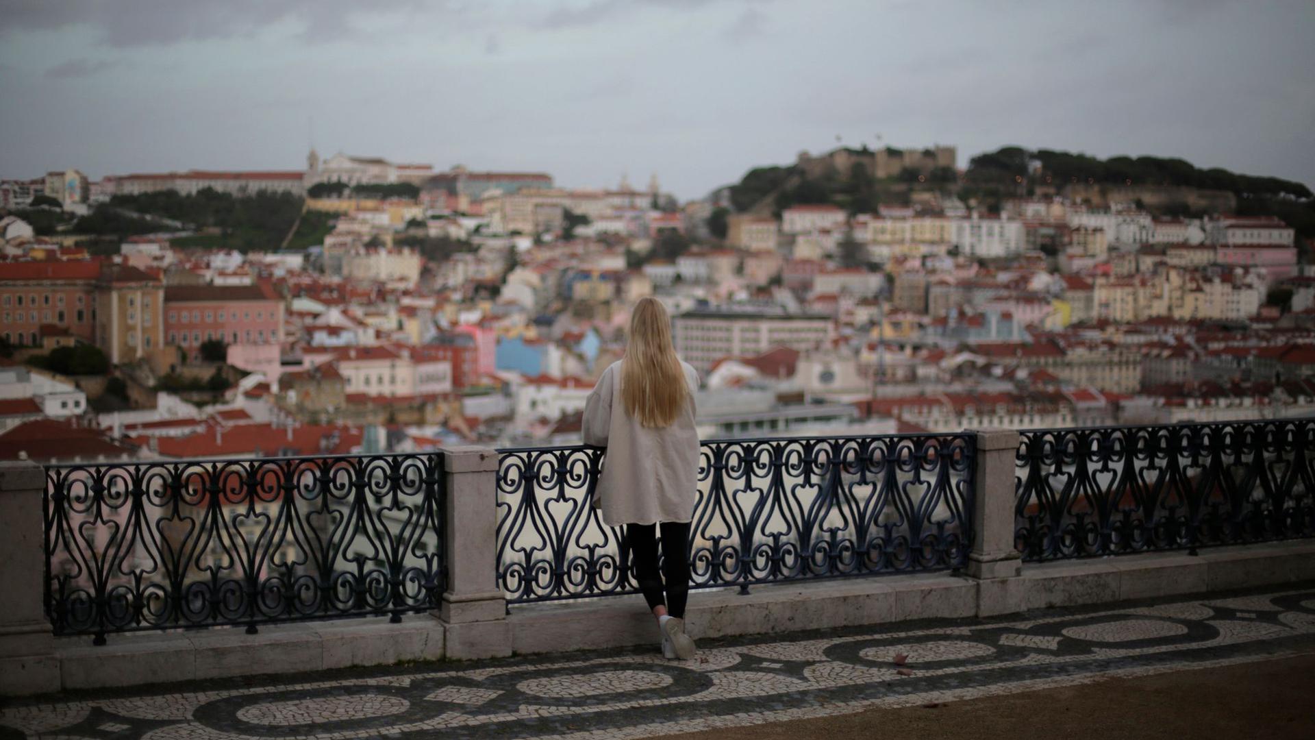 Blick über Lissabons Altstadt. Portugals Hauptstadt wird für zwei Tage abgeriegelt.