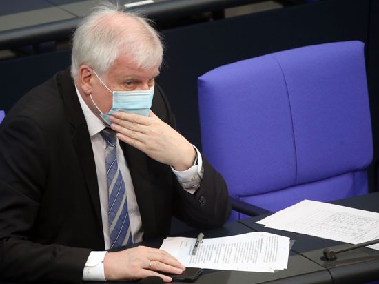 Bundesinnenminister Horst Seehofer (CSU) verfolgt die Debatte über den Amri-Untersuchungsausschuss zum Breitscheid-Platz-Attentat.