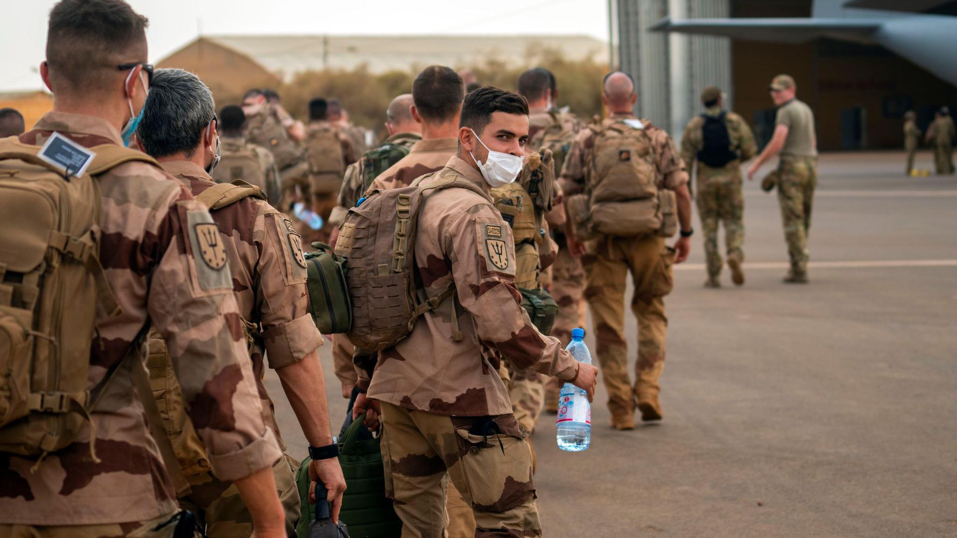Französische Soldaten auf ihrer Basis in Gao. Frankreich hatte Anfang Juni seine gemeinsamen militärischen Einsätze mit Mali zeitweise ausgesetzt und nach dem jüngsten Putsch Garantien für den politischen Übergang gefordert.