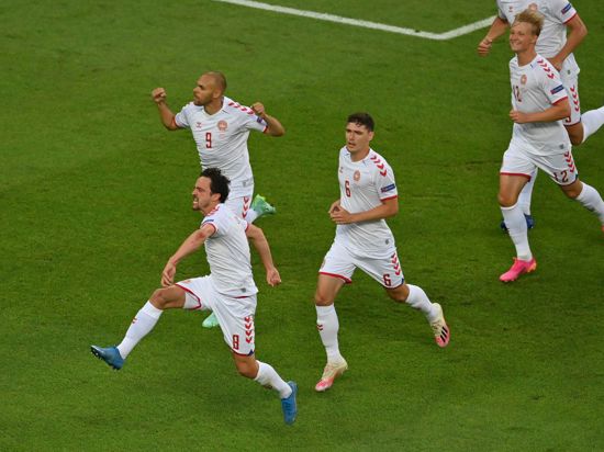 Dänemarks Thomas Delaney bejubelt sein Tor zur 1:0-Führung gegen Tschechien.