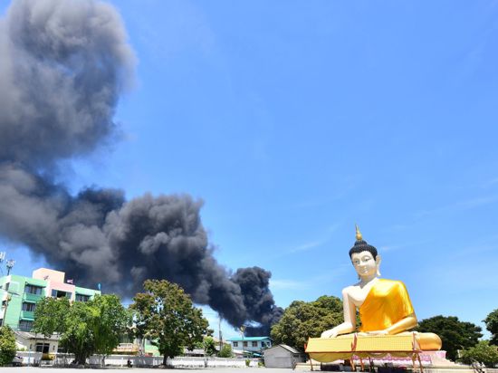 In Thailand ist es in einer Chemiefabrik zu einer schweren Explosion gekommen.