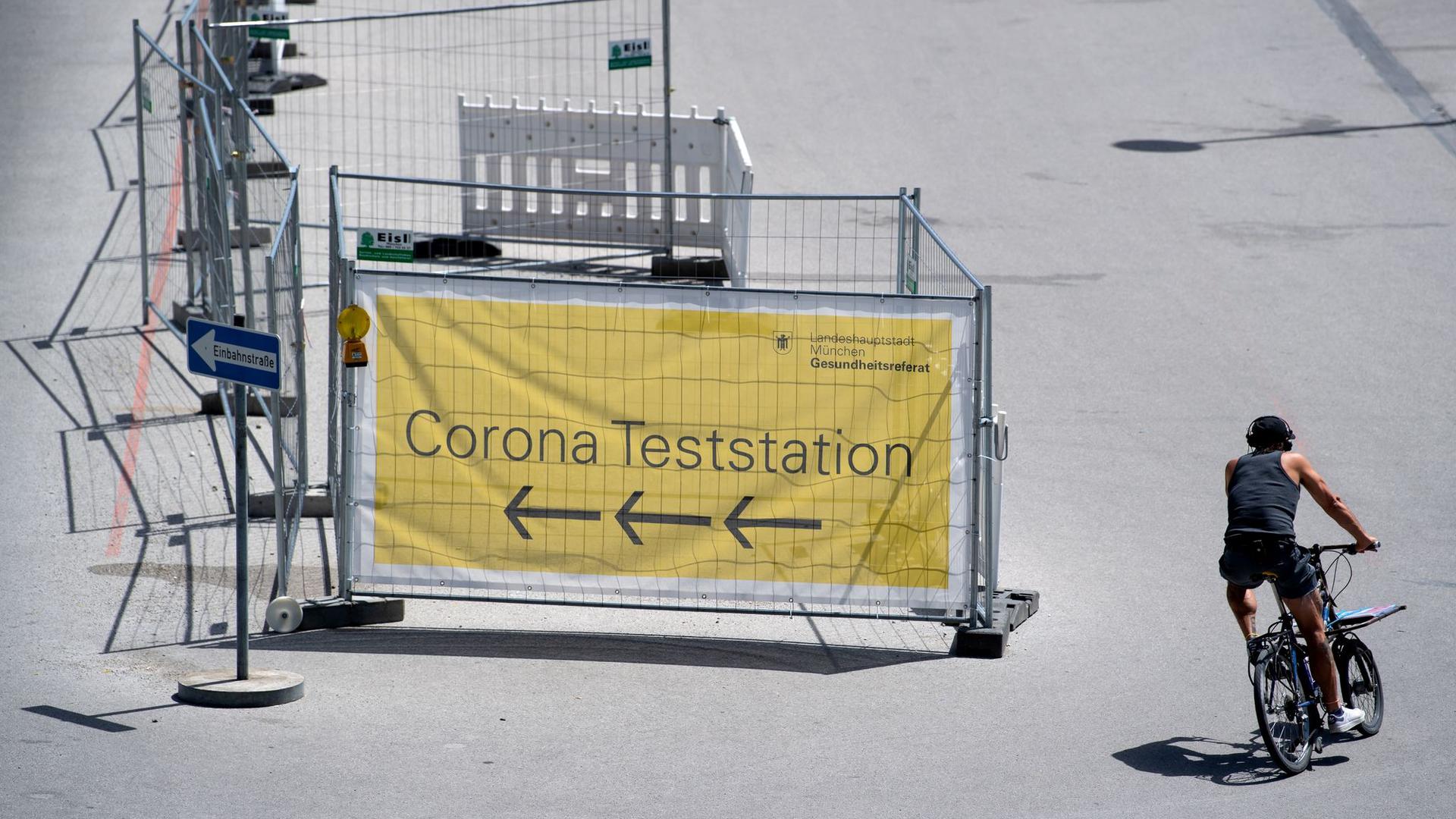 Corona-Teststation auf der Theresienwiese in München. Die Sieben-Tage-Inzidenz steigt seit einigen Tagen wieder leicht an.