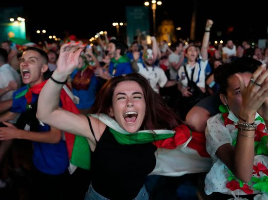 Italiens Fans feiern den EM-Titelsieg in Rom.