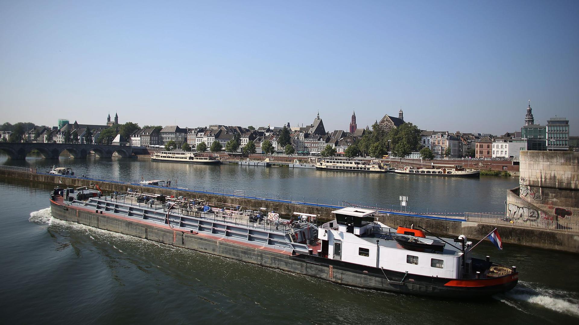 Die Maas fließt mitten durch Maastricht. Die niederländische Stadt erwartet schwere Überschwemmungen.
