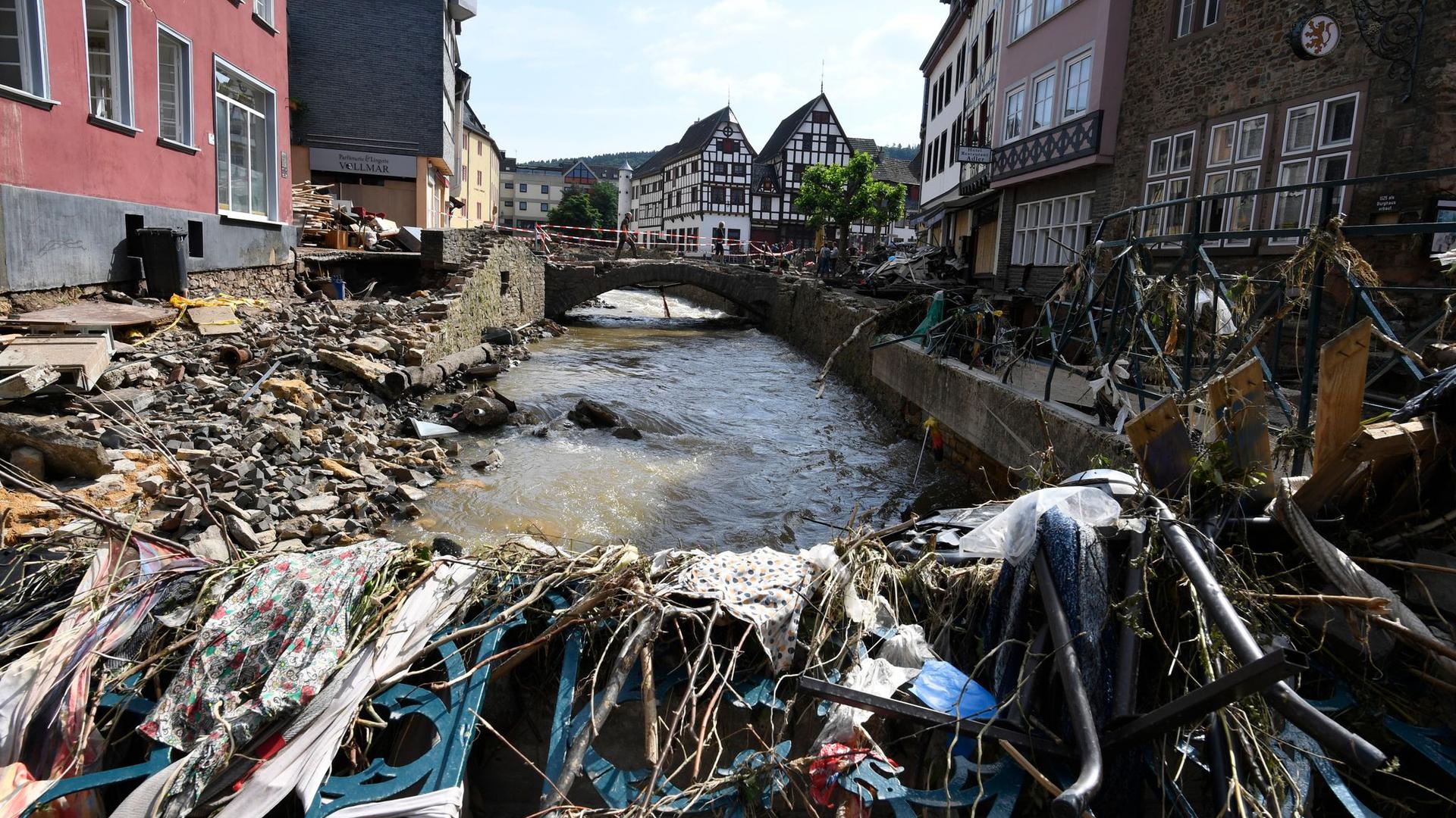 Viel Wasser - binnen kurzer Zeit: Die Hochwasserkatastrophe im Westen Deutschlands war aus Sicht von Klimaforschern ein extremes Ereignis.