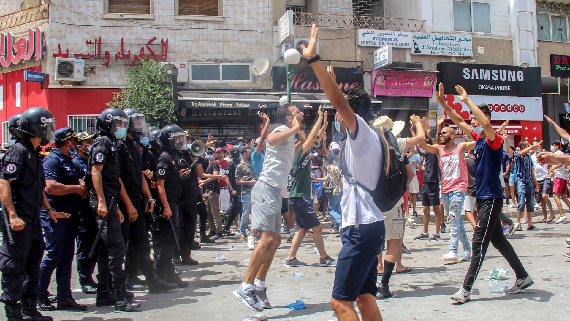 In mehreren tunesischen Städten sind teils gewaltsame Proteste ausgebrochen. Die Demonstranten bringen ihre Wut über die Verschlechterung des Gesundheits-, Wirtschafts- und Sozialsystems des Landes zum Ausdruck.