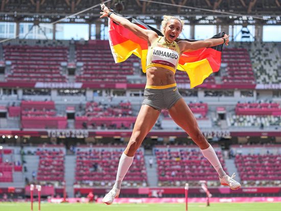 Malaika Mihambo jubelt über ihr Olympia-Gold im Weitsprung.