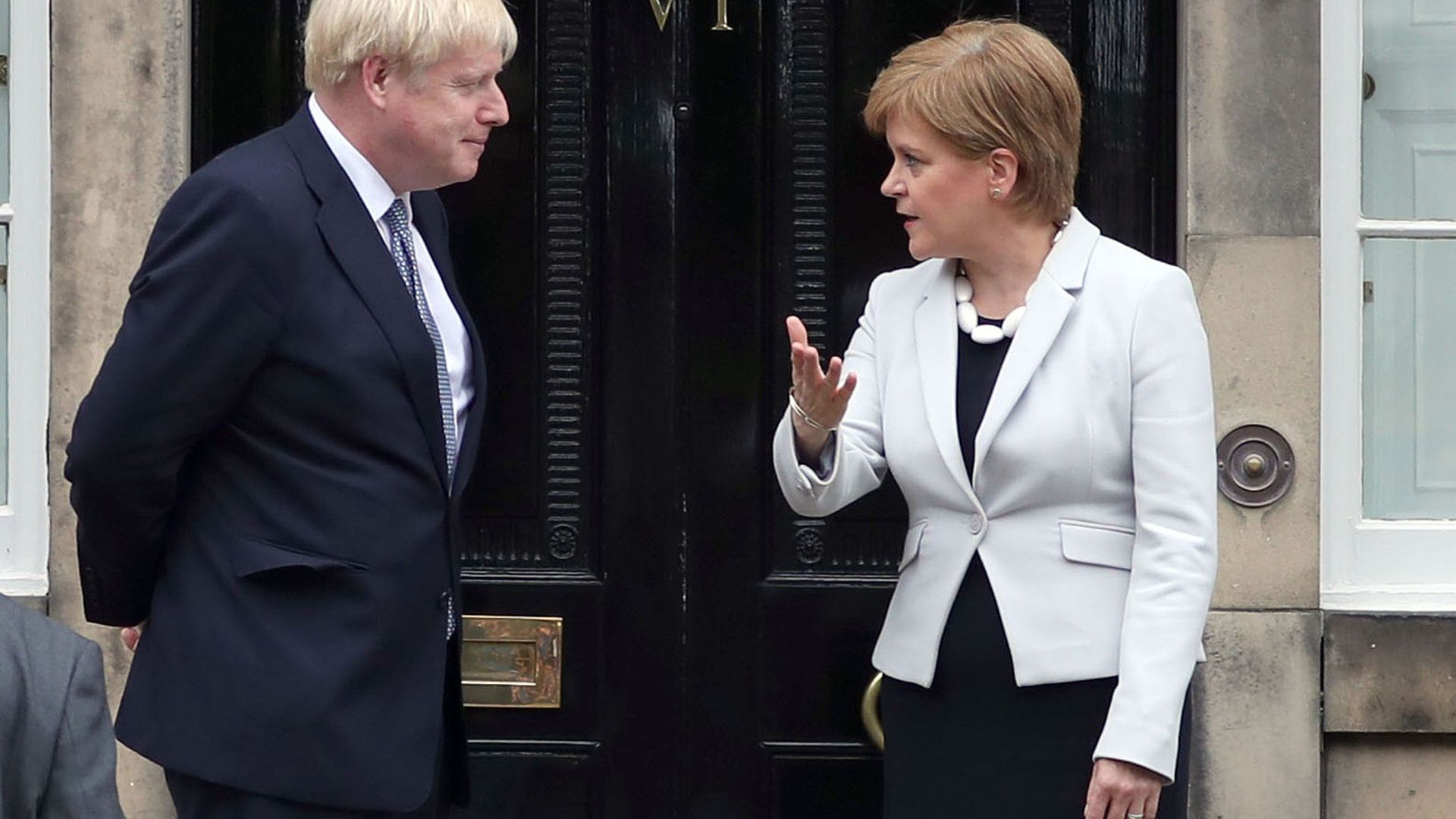 Die schottische Regierungschefin Nicola Sturgeon im Sommer 2019 zusammen mit dem britischen Premier Boris Johnson.