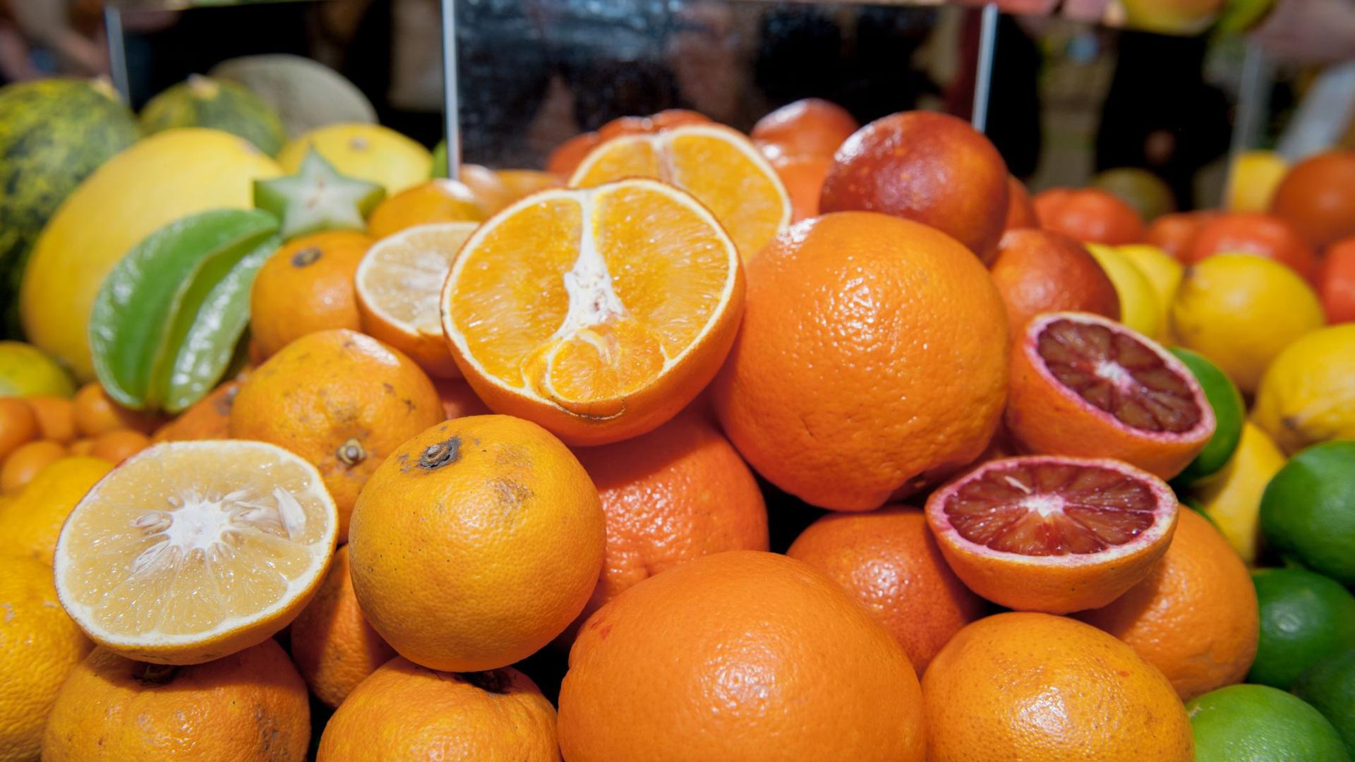 Auch für Orangen und andere Zitrusfrüchte führt die EU neue Grenzwerte für Gifte ein.