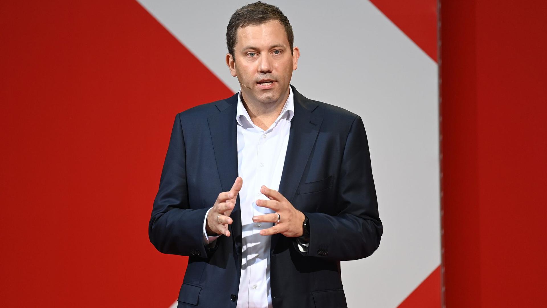 SPD-Generalsekretär Lars Klingbeil kontert Vorwürfen aus der Union.