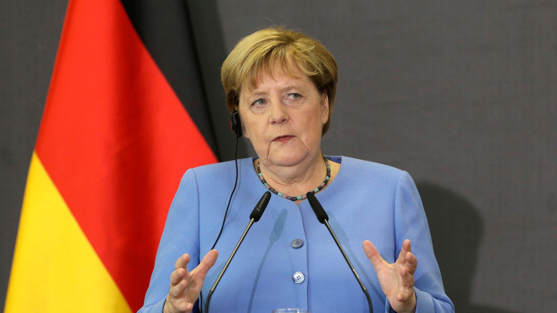 Angela Merkel nimmt an einer gemeinsamen Pressekonferenz mit dem albanischen Premierminister Rama teil.
