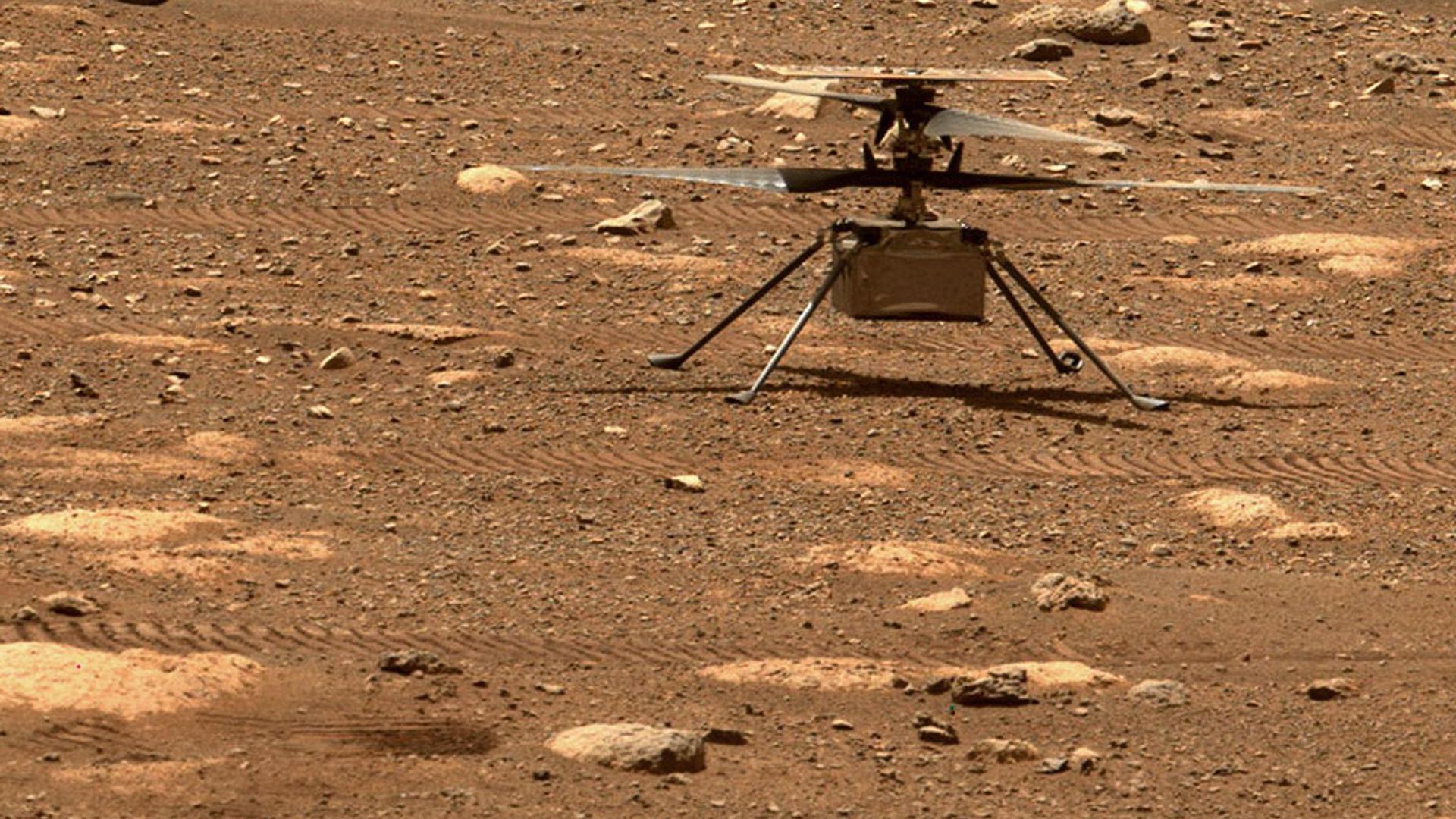 Der Mars-Hubschrauber „Ingenuity“ muss seine Rotorblätter künftig noch schneller drehen - die Luft wird dünner.