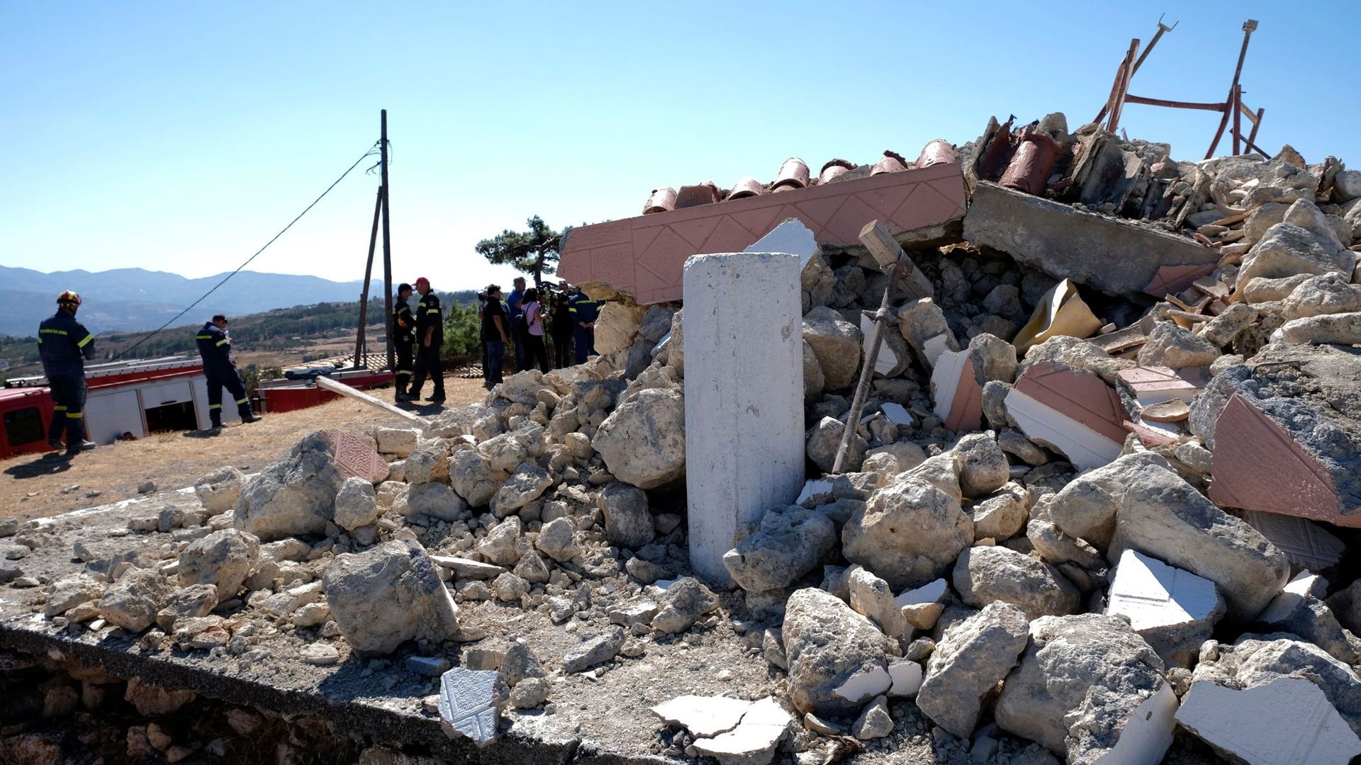 Nach dem Beben am Montag mussten Tausende Menschen auf Kreta die Nacht zum Dienstag in Zelten oder in ihren Autos verbringen, weil zahlreiche Häuser schwer beschädigt wurden.