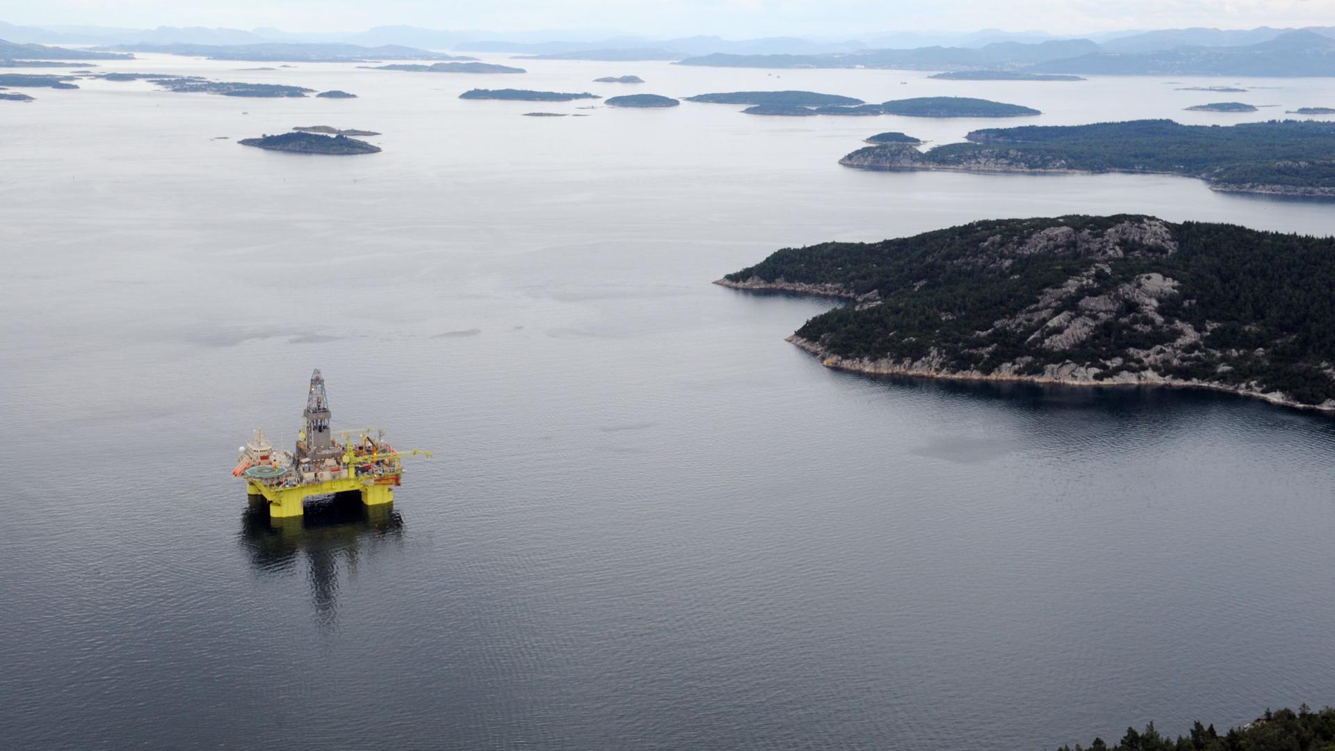 In Norwegen steht eine Ölplattform im Gandsfjord bei Stavanger.