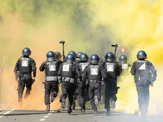Bei Demonstrationen, Fußballspielen oder Routineeinsätzen kommt es immer wieder zu Angriffen gegen Polizisten oder Widerstandshandlungen. Die Zahl der Vorfälle ist auch 2020 gestiegen.