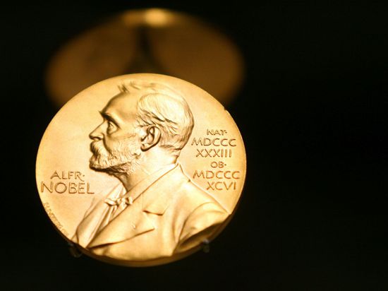 Eine Medaille mit dem Konterfei von Alfred Nobel ist im Nobel Museum zu sehen.