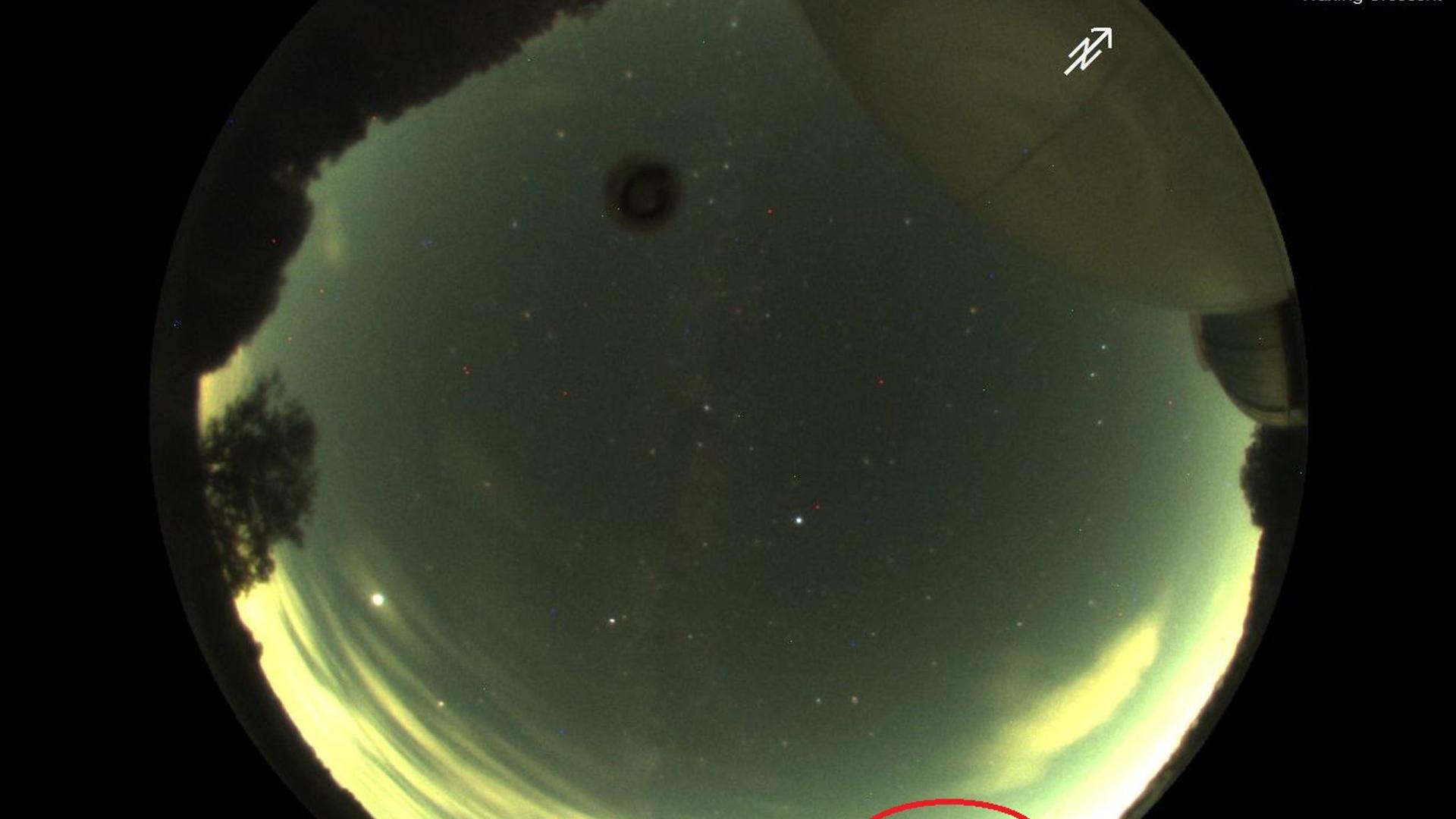 Die Aufnahme einer automatischen Meteorkamera der Sternwarte Welzheim zeigt einen Feuerball über Süddeutschland.