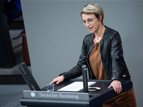 Die CDU-Abgeordnete Nadine Schön spricht bei der Plenarsitzung im Deutschen Bundestag (Archivbild).