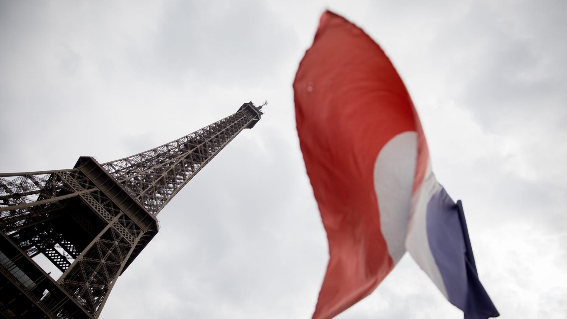 Das Wahrzeichen der französischen Hauptstadt: Der Eiffelturm in Paris.