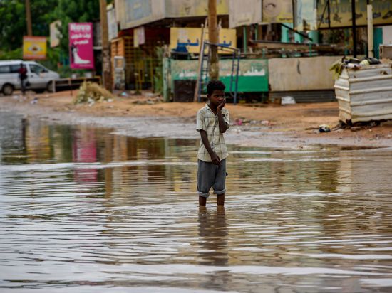 Überflutete Straße in Khartum. Der Klimawandel verschärft auch die Hungerkrise in Afrika.