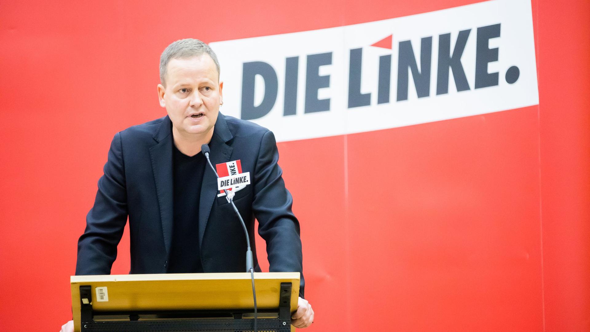 Klaus Lederer (Die Linke), Kultursenator von Berlin und Spitzenkandidat der Berliner Linken, spricht bei einem Sonderparteitag der Berliner Linken.