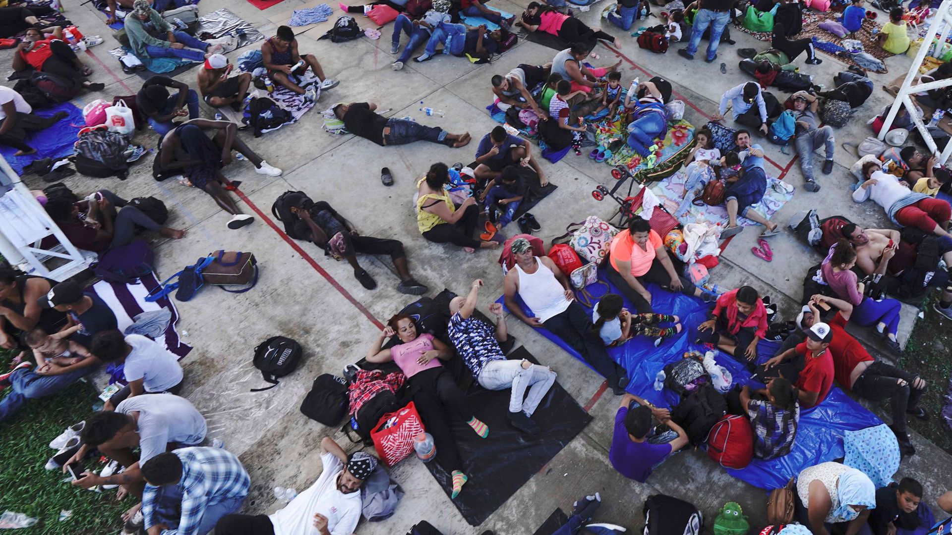 Migranten, vor allem aus Mittelamerika, die auf dem Weg nach Norden sind, machen in der Gemeinde Alvaro Obregon in Tapachula im mexikanischen Bundesstaat Chiapas eine Pause.
