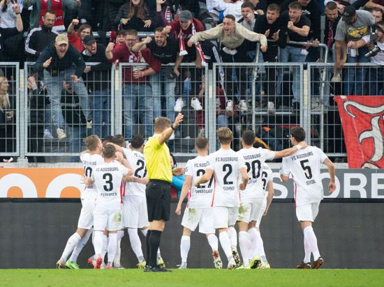 Der FC Augsburg konnte sich überraschend deutlich gegen Stuttgart durchsetzen.